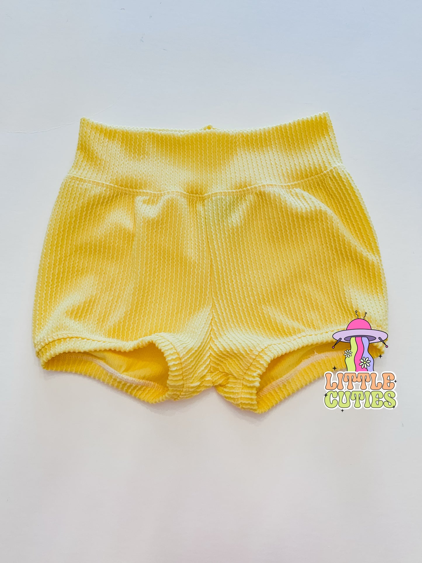 RTS/Secondhand - 6y Olive Shorties