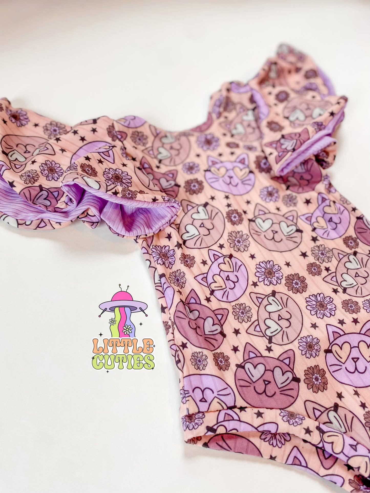Groovy Cat - Leo w/ Circle Sleeves
