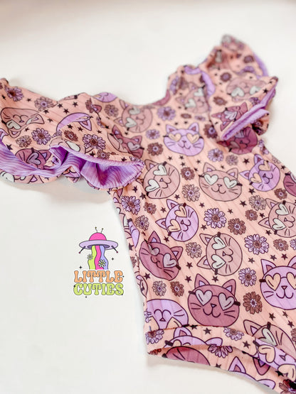 Groovy Cat - Leo w/ Circle Sleeves